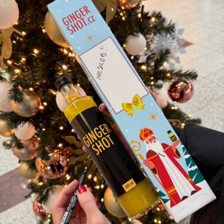 Ginger Shot ve vánoční krabičce, na kterou můžete napsat vzkaz. Aktuálně máme dvě varianty. Mikulášská a Vánoční...